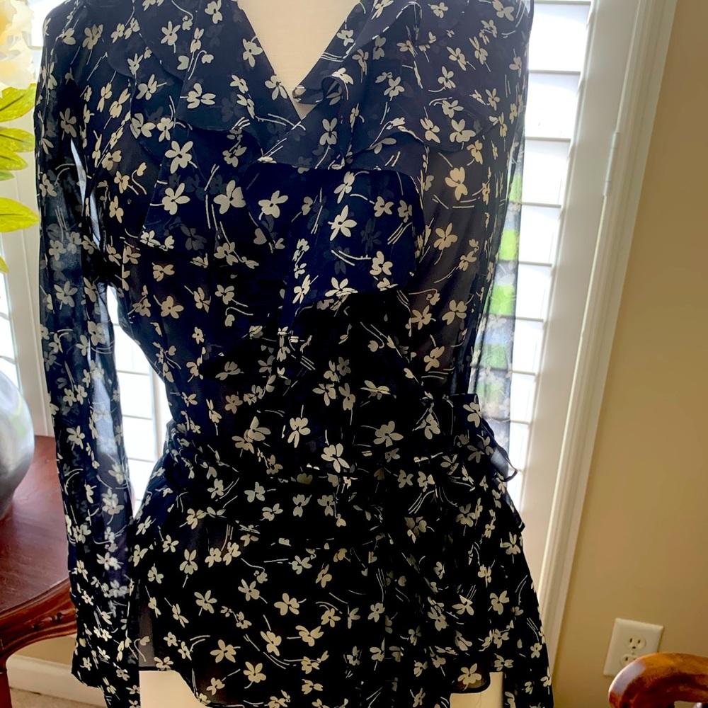 Ralph Lauren P/L 100%silk ruffled front and collar blouse.